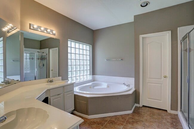18042 Somerset Knolls Ct
