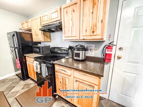 183 Hildred Dr in Burlington, VT - Foto de edificio - Building Photo