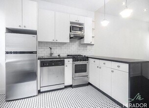 116 Thompson St in New York, NY - Building Photo - Building Photo