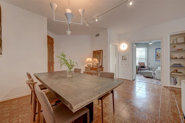 5210 Weslayan St in Houston, TX - Building Photo - Building Photo