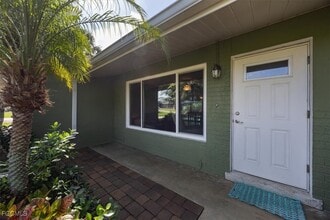 2032 Coral Point Dr in Cape Coral, FL - Building Photo - Building Photo