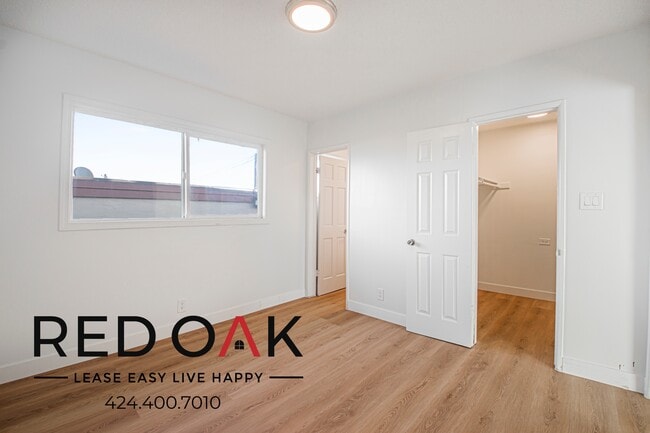 1115 W 111th St in Los Angeles, CA - Building Photo - Building Photo