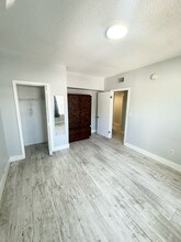 9248 Collins Ave, Unit 105 in Surfside, FL - Foto de edificio - Building Photo