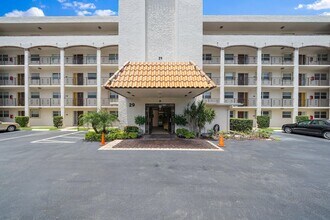 29 Yacht Club Dr, Unit 407 in North Palm Beach, FL - Building Photo - Building Photo