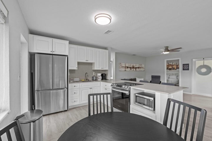 1007 NE 9th Ct in Pompano Beach, FL - Foto de edificio