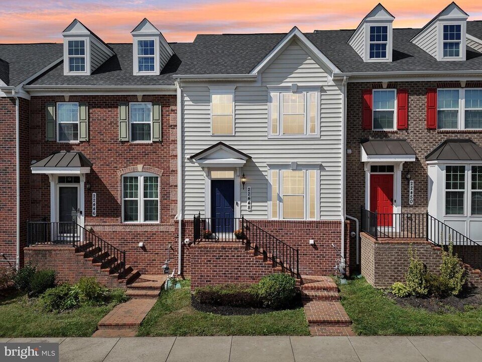 22448 Bright Sky Dr in Clarksburg, MD - Building Photo