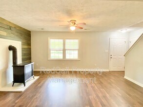 5187 Oak Creek Cir in Gloucester, VA - Building Photo - Building Photo