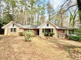 2076 Azalea Cir in Decatur, GA - Building Photo