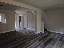 17 Troy Ln in Highland, NY - Building Photo