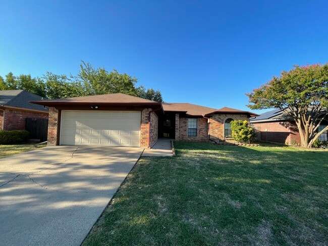 6349 Hunters Glen Dr in Watauga, TX - Building Photo - Building Photo