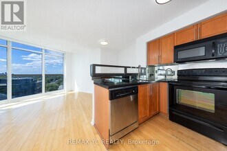 28 Harrison Garden Blvd in Toronto, ON - Building Photo - Building Photo