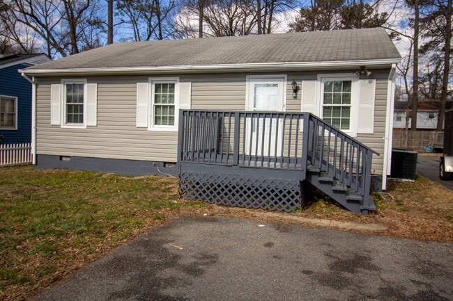 property at 822 Winnetka Ave