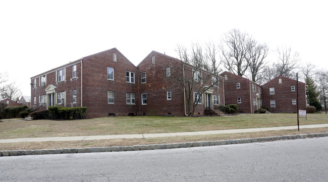 Montclair Court Apartments in Montclair, NJ - Building Photo - Building Photo