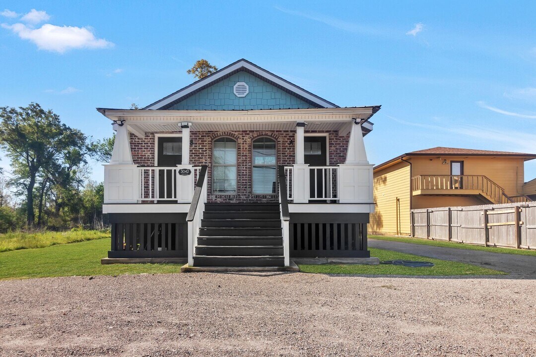 3042 Opelousas St-Unit -Unit B in Lake Charles, LA - Building Photo