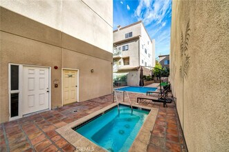 10626 Valley Spring Ln, Unit 108 in North Hollywood, CA - Foto de edificio - Building Photo