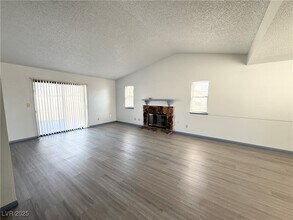 5876 Filmore Ave in Las Vegas, NV - Building Photo - Building Photo