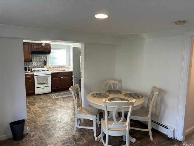 560 E Hudson St in Long Beach, NY - Building Photo - Building Photo