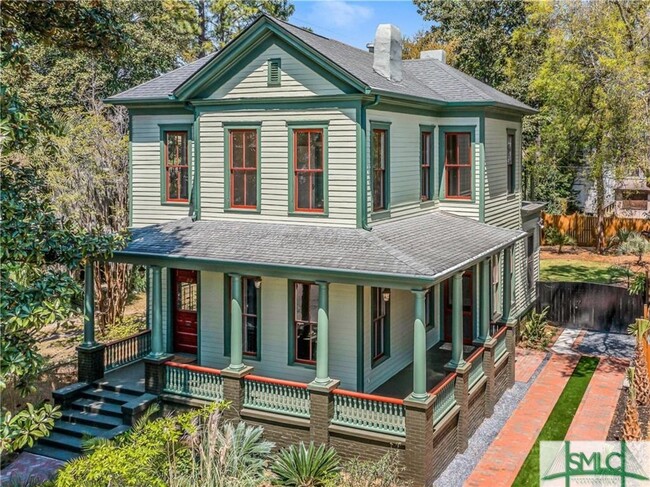 property at 212 W 40th St