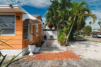 13320 2nd St E in Madeira Beach, FL - Building Photo - Building Photo