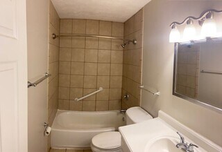 927-933 Weston Ct in Vandalia, OH - Building Photo - Building Photo