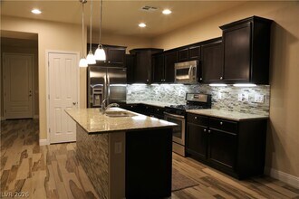 5667 Oak Bend Dr in Las Vegas, NV - Building Photo - Building Photo