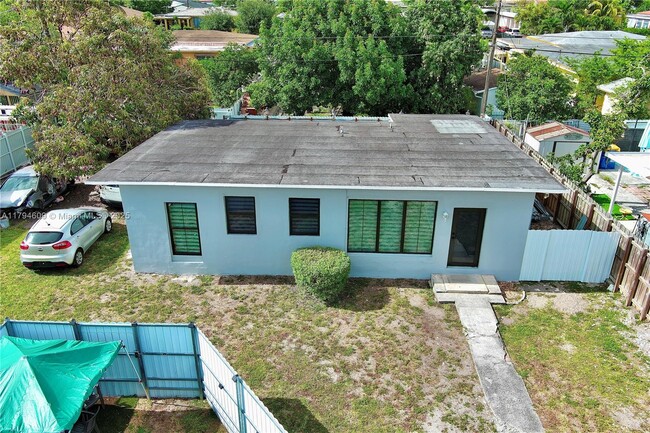 property at 33 E 60th St