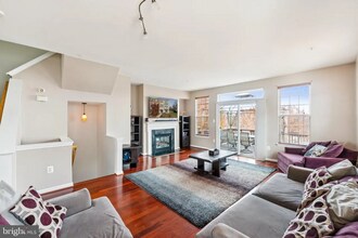 124 Penwick Cir in Frederick, MD - Building Photo - Building Photo