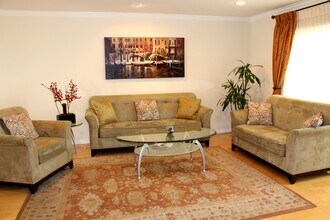 9426 Via Patricia in Burbank, CA - Building Photo - Building Photo