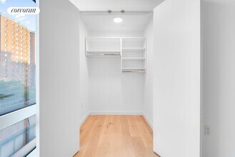 1516 Park Ave in New York, NY - Building Photo - Building Photo