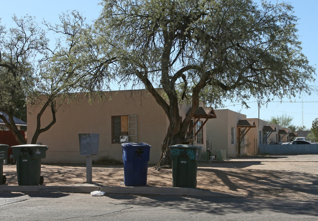 46 E Delano St in Tucson, AZ - Foto de edificio