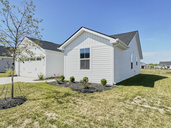 1724 Plum Brook Dr in Greenfield, IN - Building Photo - Building Photo