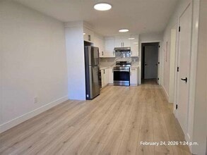 15571 Victoria Ave in White Rock, BC - Building Photo - Building Photo