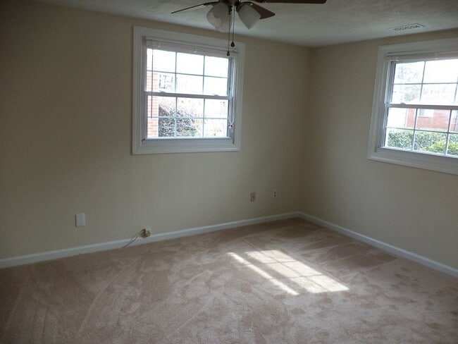 1905 Seward Dr in Hampton, VA - Building Photo - Building Photo