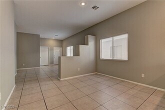 1635 Marion Bennet Dr, Unit 49 in Las Vegas, NV - Building Photo - Building Photo