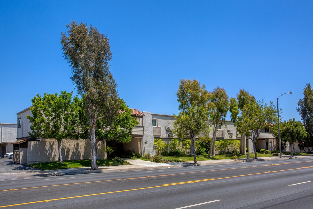 Casa Walker in Cypress, CA - Foto de edificio