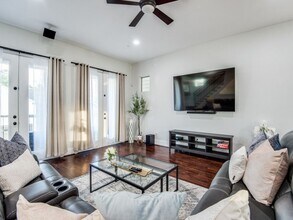 1509 Holly St in Houston, TX - Foto de edificio - Building Photo