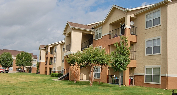 Mayfield Park Apartments in Arlington, TX - Building Photo