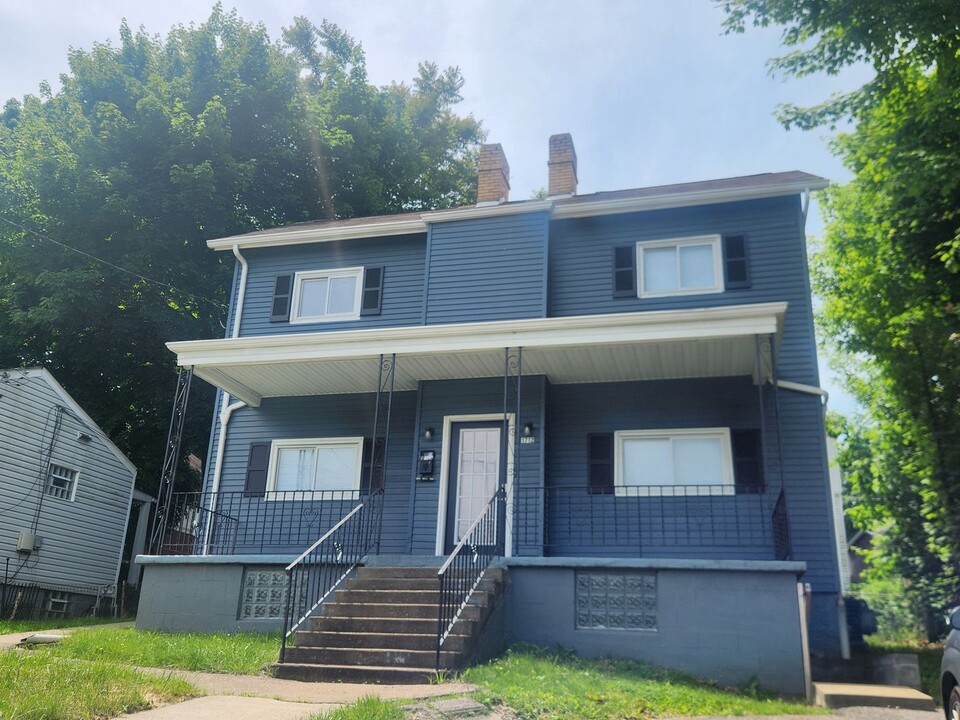 1712 State Ave, Unit Unit 1 in Coraopolis, PA - Building Photo