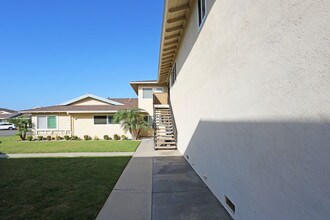 16532 Delton Cir in Huntington Beach, CA - Foto de edificio - Building Photo