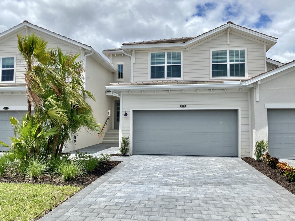 6011 Ellerston Way in Ave Maria, FL - Foto de edificio