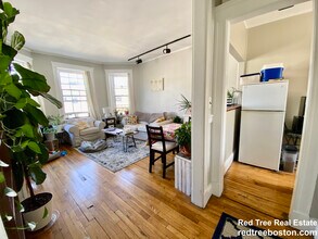 1572 Commonwealth Ave, Unit 8 in Boston, MA - Building Photo - Building Photo