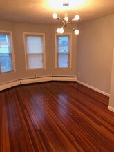 118 Woodland St, Unit 1st in Bristol, CT - Foto de edificio - Building Photo