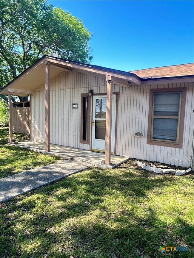 1051 Country Club Dr