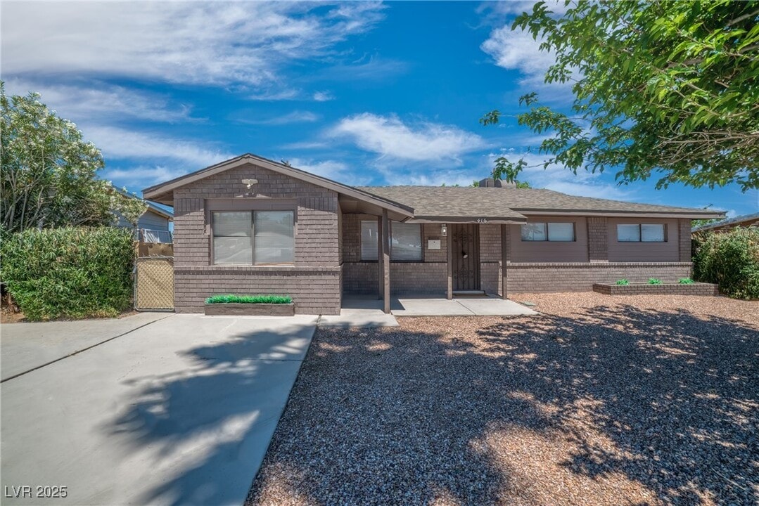 416 Rossmoyne Ave in North Las Vegas, NV - Building Photo