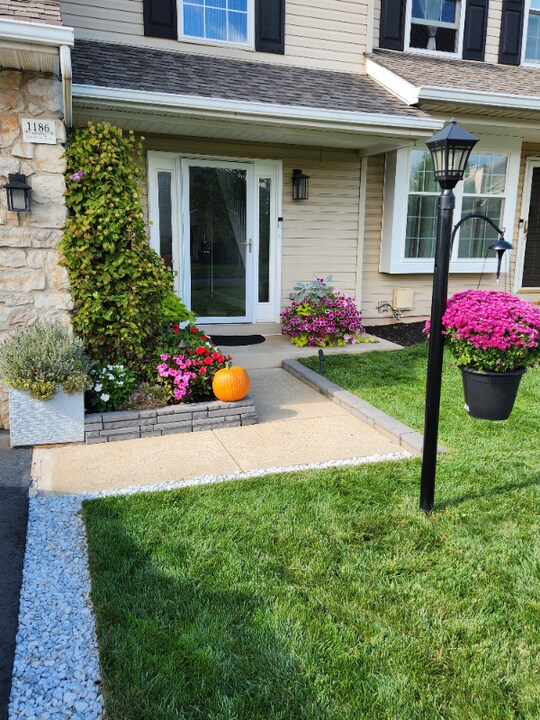 1186 Oxford Cir in Lansdale, PA - Building Photo