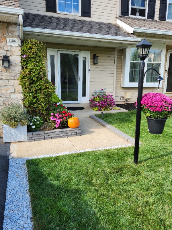 property at 1186 Oxford Cir