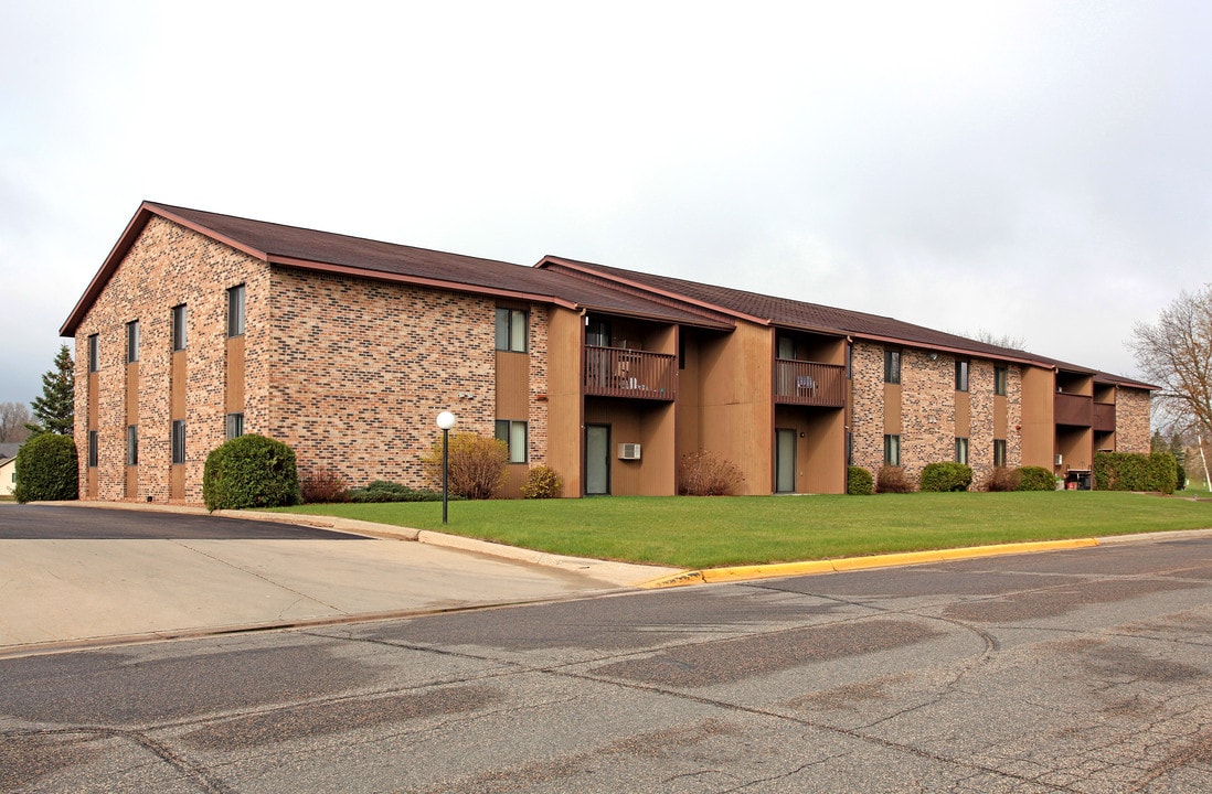 Chateau East Apartments in Sauk Centre, MN - Building Photo