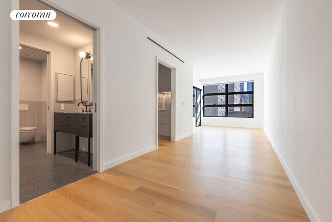 547 W 47th St in New York, NY - Building Photo - Building Photo