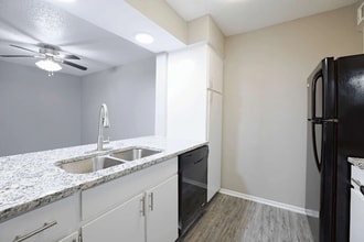 3203 W Walnut Hill Ln in Irving, TX - Building Photo - Building Photo