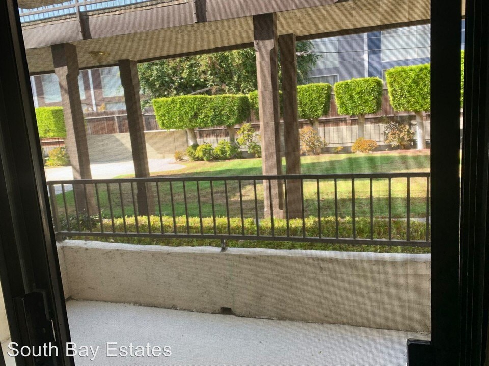 4006 Emerald St in Torrance, CA - Building Photo
